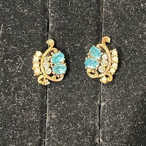 Vintage Coro Gold Tone Blue Rhinestone Screw Back Earrings